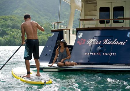 Tahiti Motor Yacht Charter